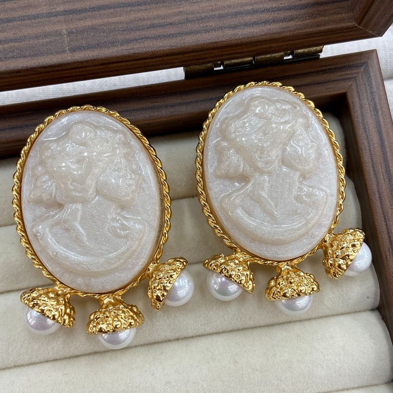 Women'S Accessories Jewelry Sale - Boucles d'oreilles clous en perles sculptées